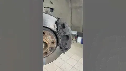 Рено Сценик замена передник и задних тормозных колодок автосервис Волгоград Ворошиловский район