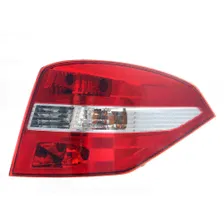 Задний фонарь внешний правый (универсал) красно - белый Renault Laguna (3 поколение)