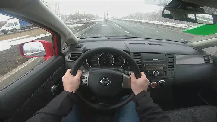 Nissan Tiida POV City Driving